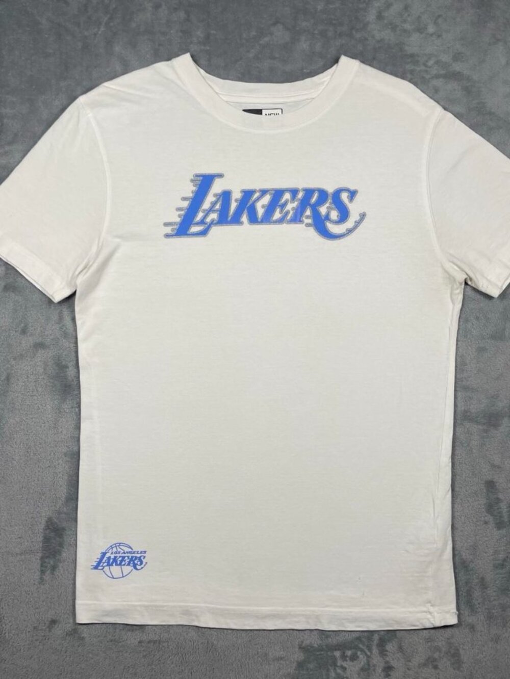 New Era Los Angeles Lakers White Blue Logo T-Shirt Men’s Small NBA Tee
